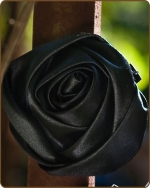 Satin Rose Clippie Black Large